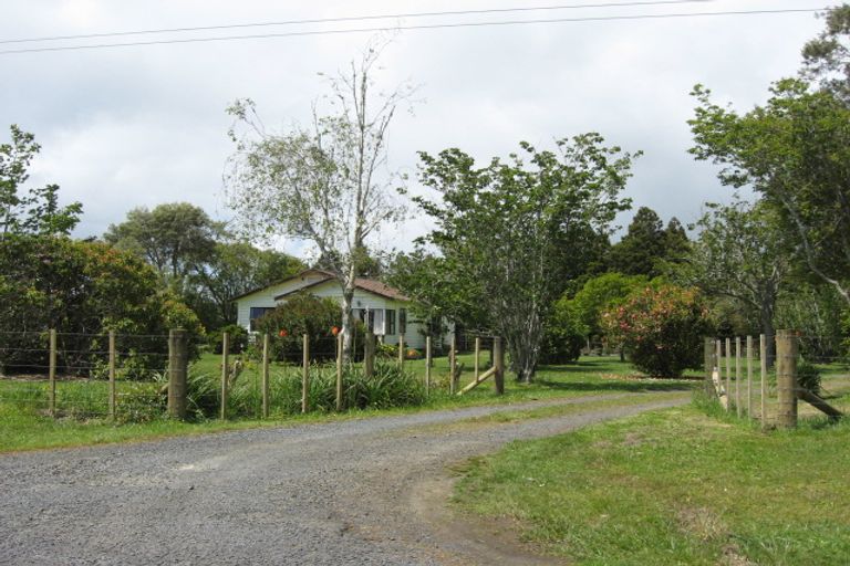 Photo of property in 190 Boord Crescent, Kumeu, 0891