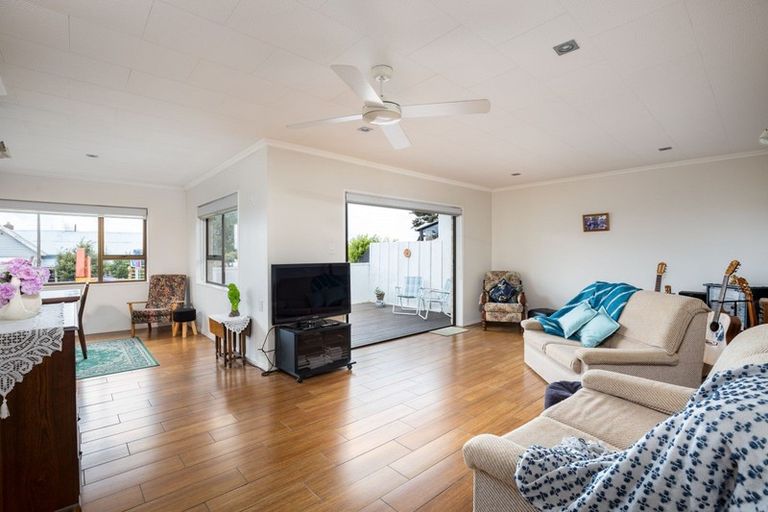 Photo of property in 345 Devon Street West, New Plymouth, 4310