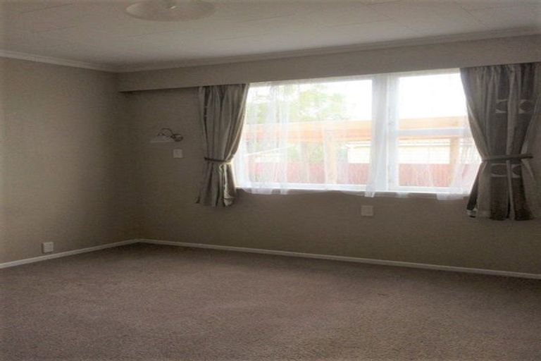 Photo of property in 40 Karaka Crescent, Levin, 5510