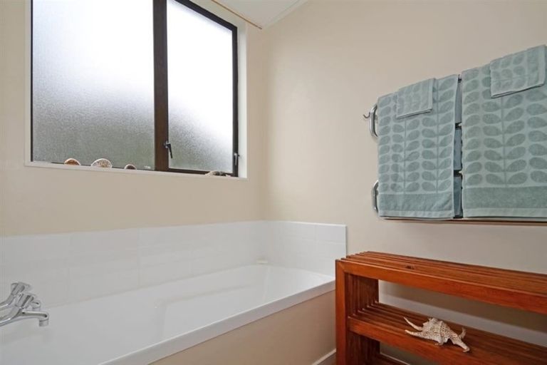 Photo of property in 39 Waimea Road, Waikanae Beach, Waikanae, 5036