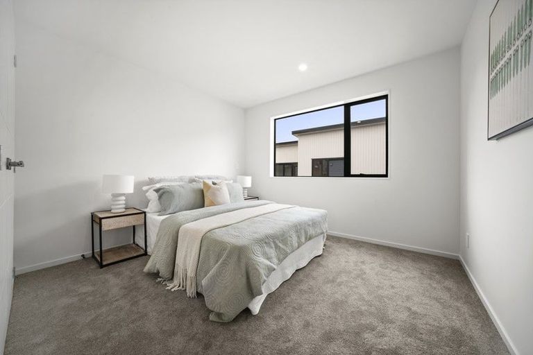 Photo of property in 6 Pukeko Road, Hobsonville, 0616