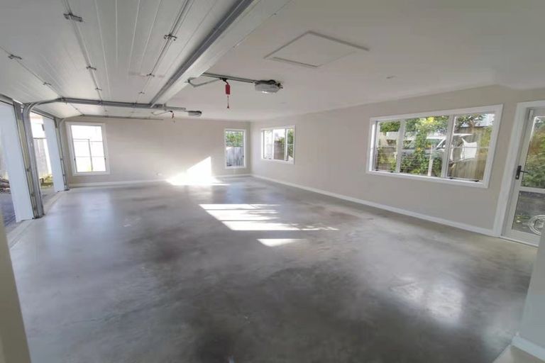 Photo of property in 56 Moyrus Crescent, East Tamaki Heights, Auckland, 2016