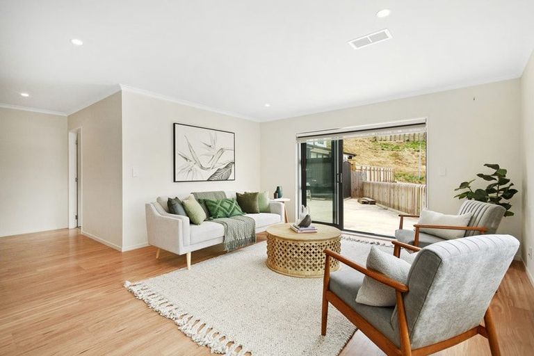 Photo of property in 127 Amesbury Drive, Churton Park, Wellington, 6037