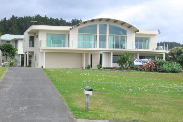 Photo of property in 111 Oratia Place, Onemana, Whangamata, 3691
