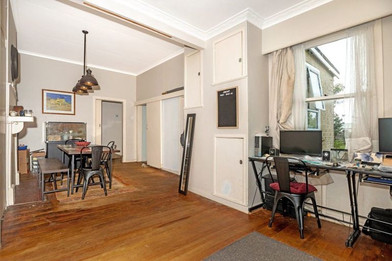 Photo of property in 35 De Lautour Road, Inner Kaiti, Gisborne, 4010