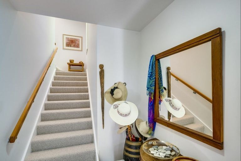 Photo of property in 130a Priestley Terrace, Bluff Hill, Napier, 4110