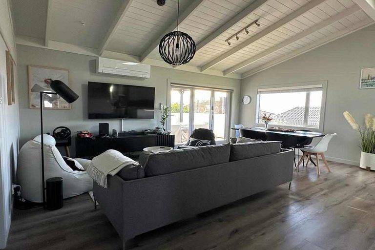 Photo of property in 2/138 Arran Road, Browns Bay, Auckland, 0630