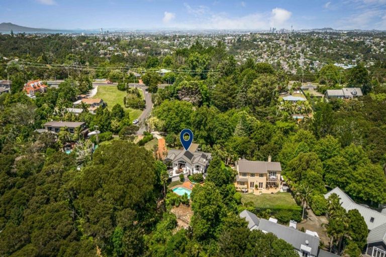 Photo of property in 10 Emily Lane, Greenhithe, Auckland, 0632