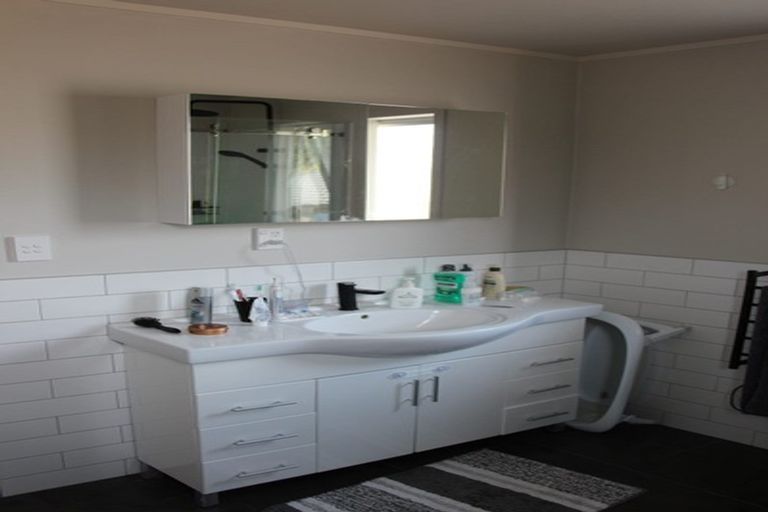 Photo of property in 14 Regency Place, Sunnynook, Auckland, 0632