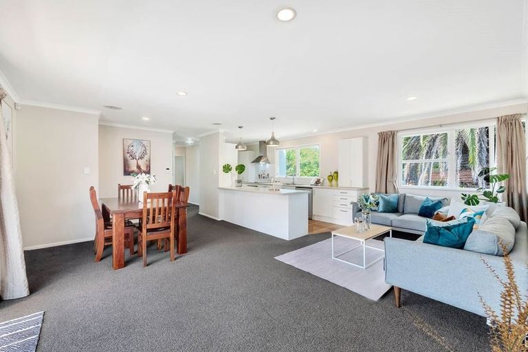 Photo of property in 2/6 Ngatoa Place, Glenfield, Auckland, 0629