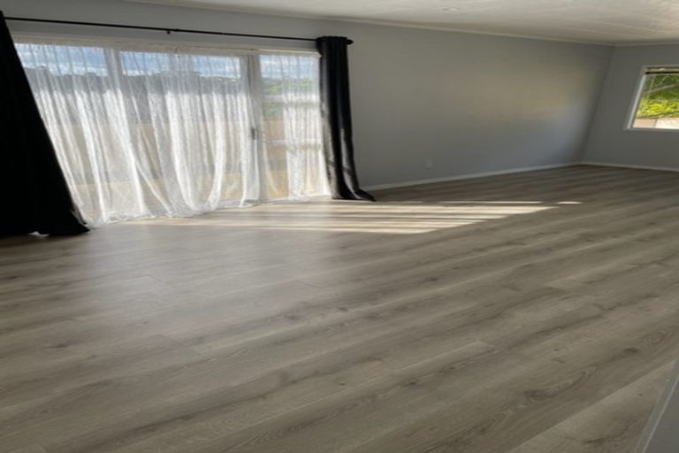 Photo of property in 20 Laser Place, Bayview, Auckland, 0629