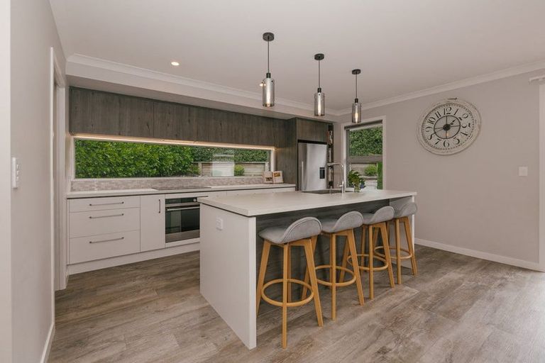 Photo of property in 1 Waimarama Court, Roslyn, Palmerston North, 4414