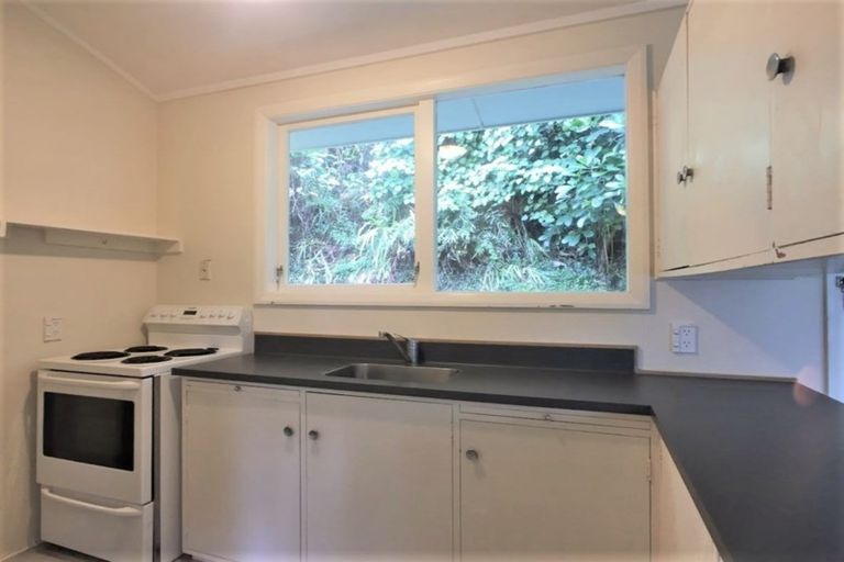 Photo of property in 32 Ngaio Road, Kelburn, Wellington, 6012