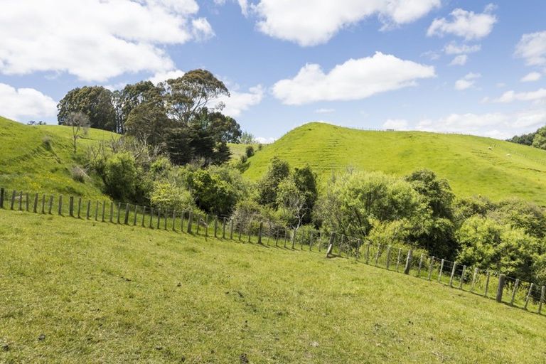 Photo of property in 18 Marshall Road, Hunterville, 4730