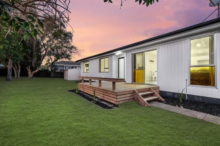 Photo of property in 8 Becker Drive, Weymouth, Auckland, 2103