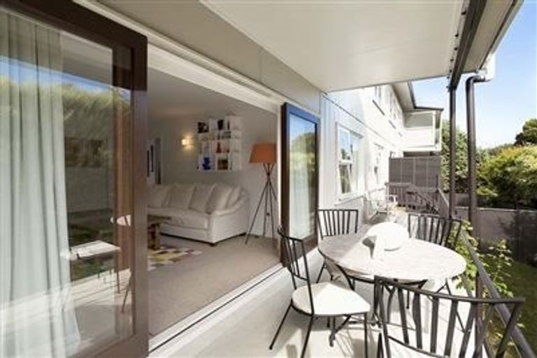 Photo of property in 3/29 Pupuke Road, Takapuna, Auckland, 0622