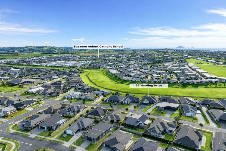 Photo of property in 37 Harding Drive, Papamoa Beach, Papamoa, 3118