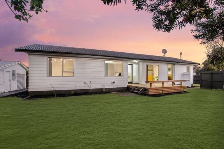 Photo of property in 8 Becker Drive, Weymouth, Auckland, 2103