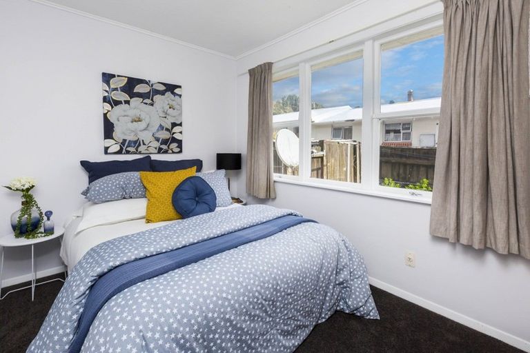 Photo of property in 2/29 Hillside Drive, Maoribank, Upper Hutt, 5018