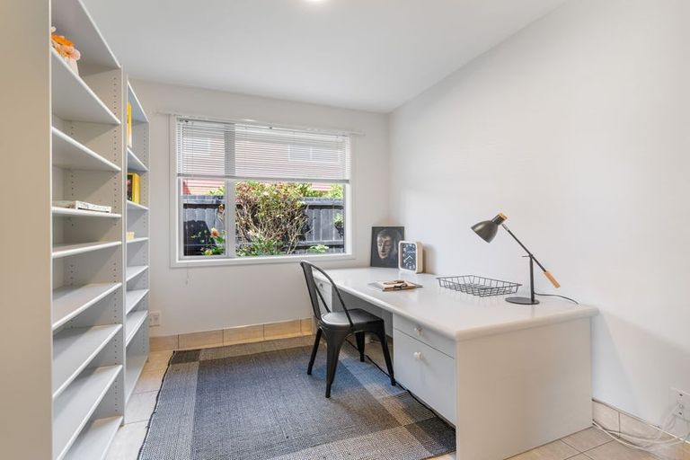 Photo of property in 43 Berkshire Drive, Avonhead, Christchurch, 8042