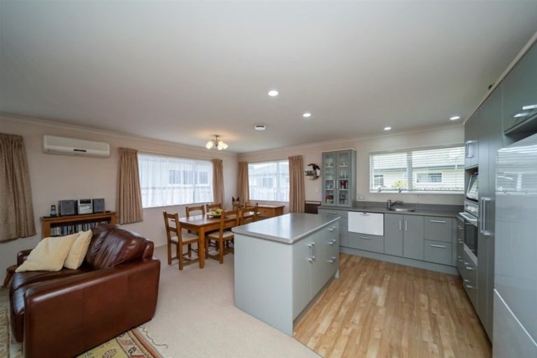 Photo of property in 33c Argyle Street, Hawera, 4610