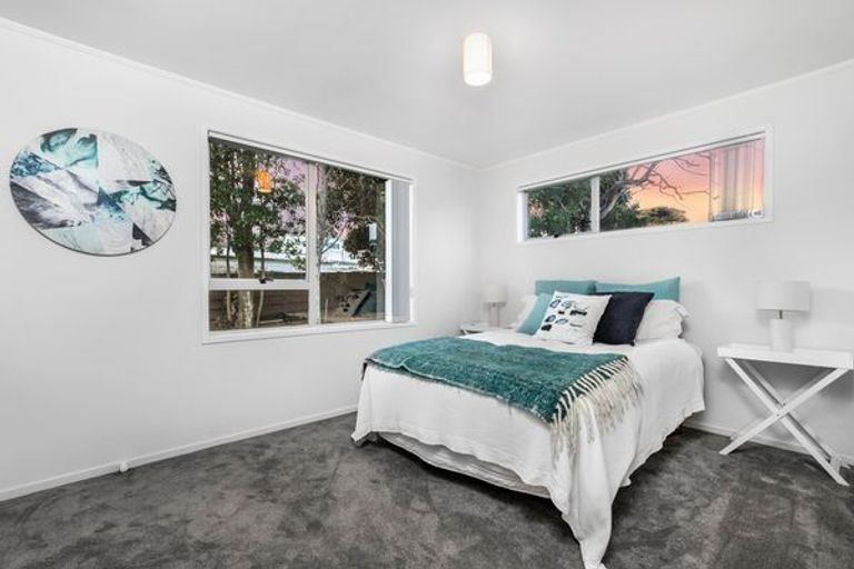 Photo of property in 8 Becker Drive, Weymouth, Auckland, 2103