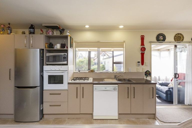 Photo of property in 12 Humphries Place, Awapuni, Palmerston North, 4412