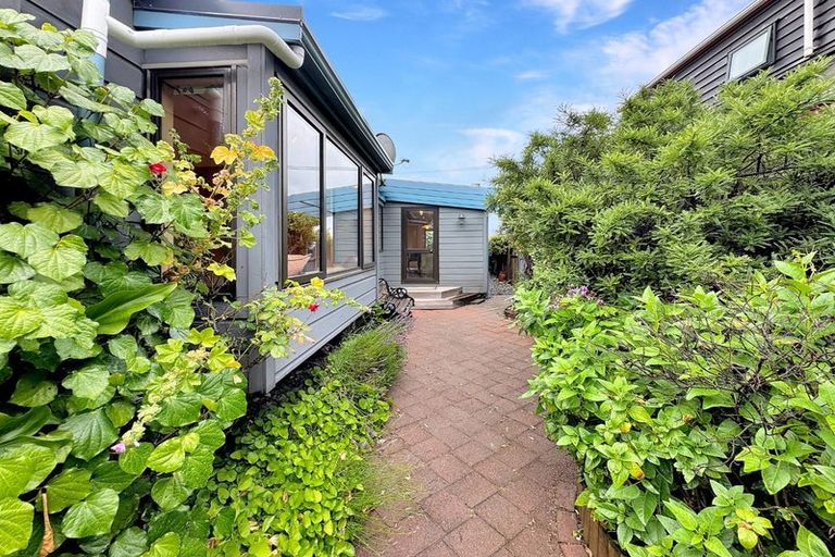 Photo of property in 123 Marine Parade, Eastbourne, Lower Hutt, 5013