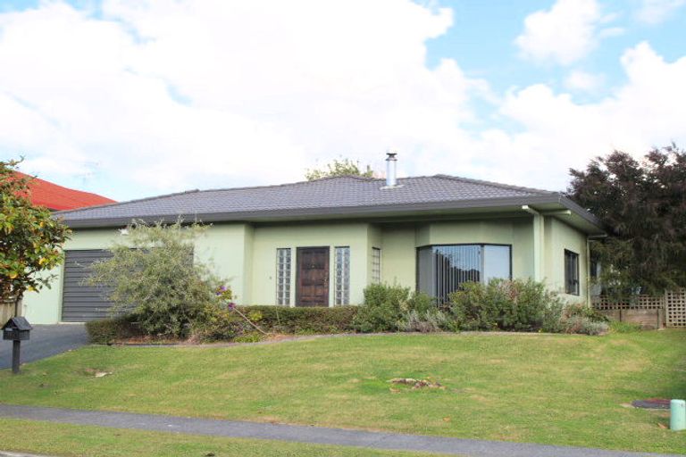 Photo of property in 11 Bob Charles Drive, Golflands, Auckland, 2013