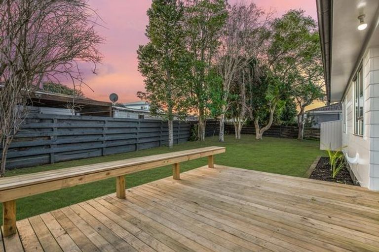 Photo of property in 8 Becker Drive, Weymouth, Auckland, 2103