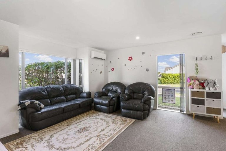Photo of property in 1/26 Hollowout Street, Takanini, 2112