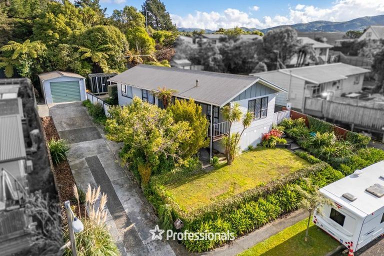 Photo of property in 33 Fenchurch Grove, Stokes Valley, Lower Hutt, 5019