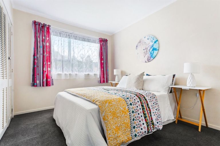 Photo of property in 37 Triangle Road, Massey, Auckland, 0614