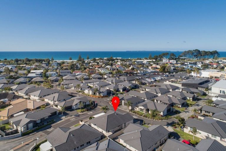 Photo of property in 4 Sandspit Way, Papamoa Beach, Papamoa, 3118