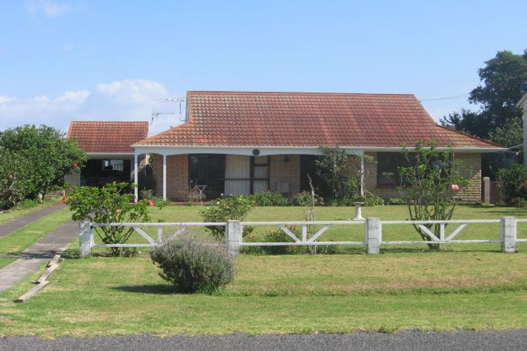 Photo of property in 19 Nikau Road, Oneroa, Waiheke Island, 1081