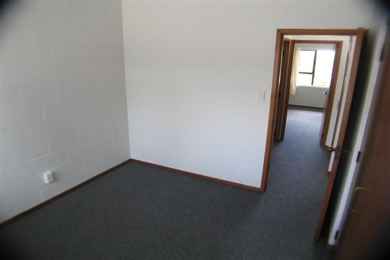 Photo of property in 2/135 Glenfield Road, Hillcrest, Auckland, 0626