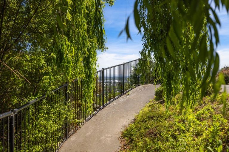 Photo of property in 27 Iles Lane, Cashmere, Christchurch, 8022