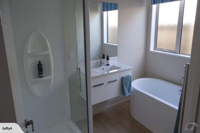 Photo of property in 28 Pounamu Place, Pegasus, 7612