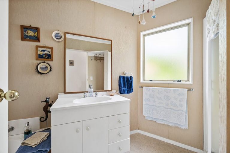 Photo of property in 75a Maupuia Road, Maupuia, Wellington, 6022