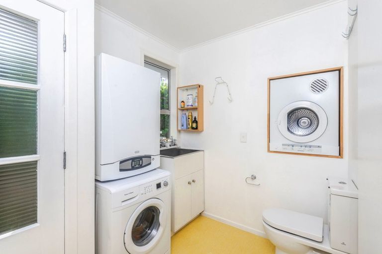 Photo of property in 9 Ruskin Road, Newlands, Wellington, 6037