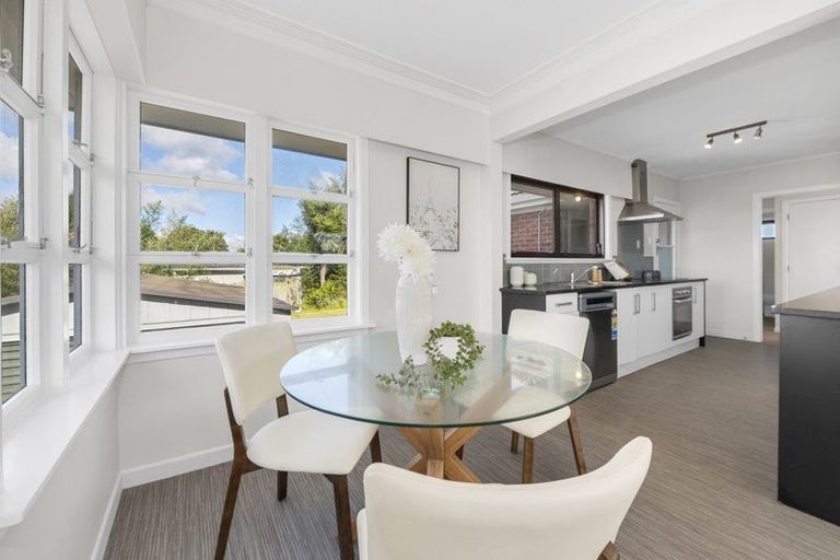 Photo of property in 12 Clayton Road, Manurewa, Auckland, 2102