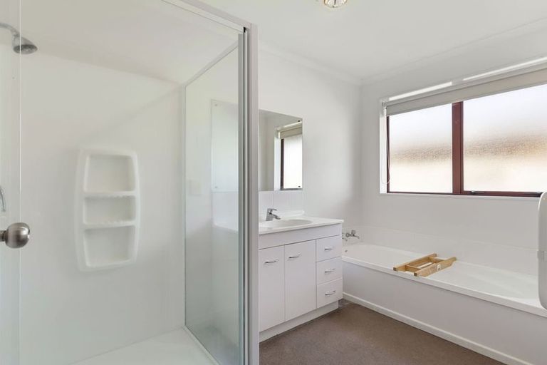 Photo of property in 16 Orlando Way, Kelvin Grove, Palmerston North, 4414
