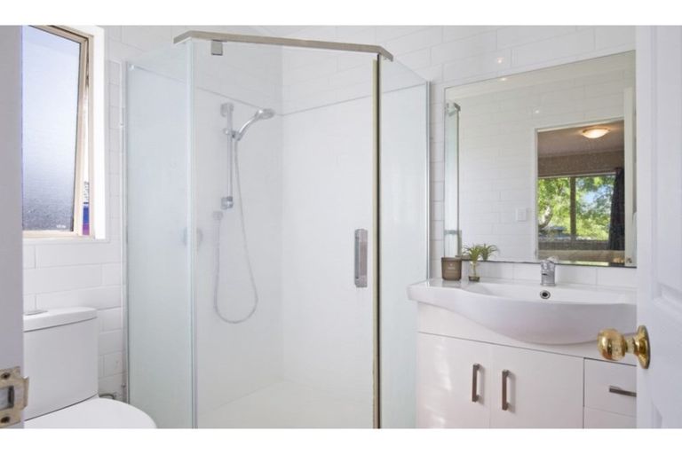 Photo of property in 11 Dawn Place, Waiuku, 2123