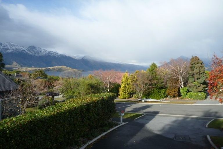 Photo of property in 49 Cedar Drive, Kelvin Heights, Queenstown, 9300