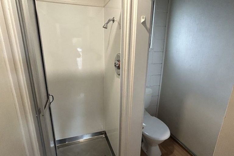 Photo of property in Acacia Flats, 2/207 Waikawa Road, Waikawa, Picton, 7220