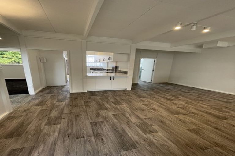 Photo of property in 2/52 Glen Road, Ranui, Auckland, 0612