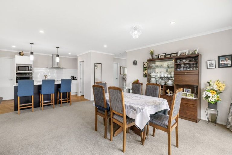 Photo of property in 70 Awataha Crescent, Pyes Pa, Tauranga, 3110