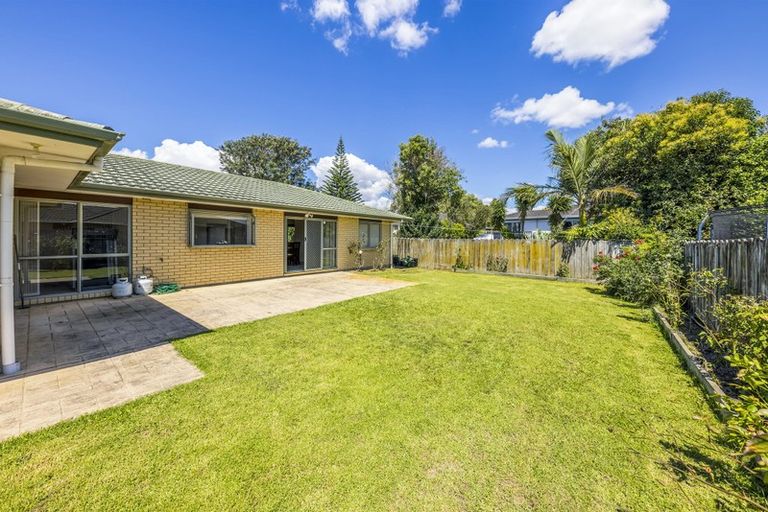 Photo of property in 22 Matilda Place, Weymouth, Auckland, 2103