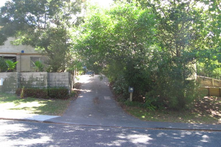 Photo of property in 2/15 Saddleback Rise, Murrays Bay, Auckland, 0630