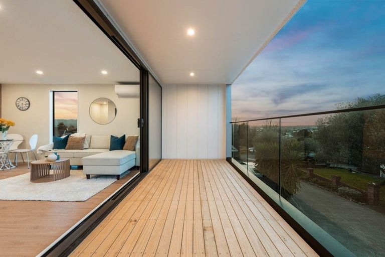 Photo of property in 4202d Great North Road, Glendene, Auckland, 0602